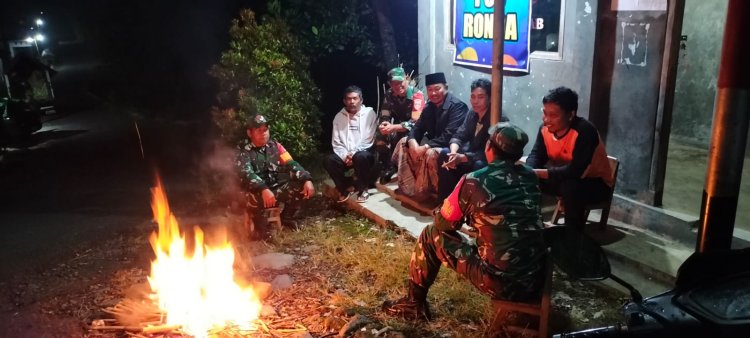 Tingkatkan Keamanan Lingkungan Jajaran Babinsa Kodim 0704 Banjarnegara melaksanakan Patroli Malam