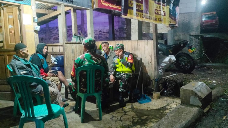 Babinsa Koramil 18 Pagentan melaksanakan Patroli Malam Guna meningkatkan keamanan di wilayah