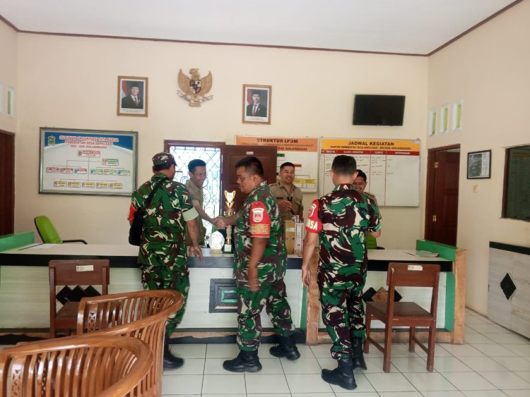 Pemantauan Wilayah Empat Anggota Koramil 01 Banjarnegara Laksanakan Patroli
