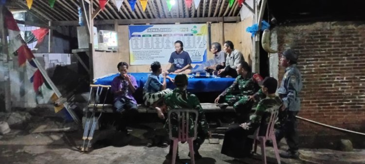 Keterlibatan Babinsa Dalam Kegiatan Patroli Dan Pos Kamling Bentuk Nyata Kebersamaan dalam Menjaga Keamanan Lingkungan