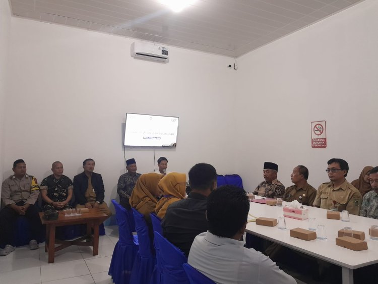 Danramil 04 Karangkobar Bersama Forkopincam Hadiri Launching Dapur MBG SPPG