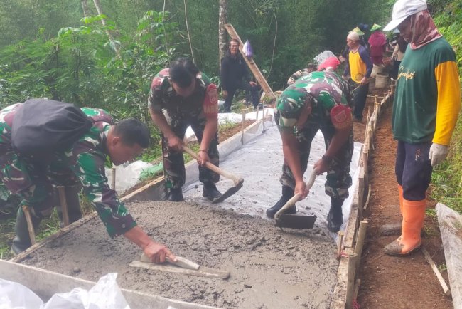 Tingkatkan Kesejahteraan Petani, Danramil 06 Kalibening Pelopori Pembuatan JUT