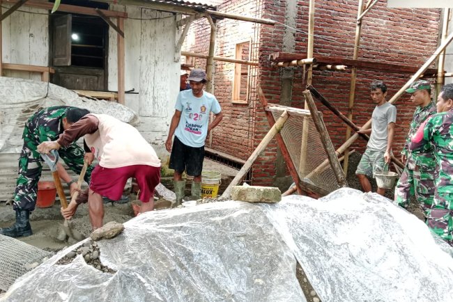 Koramil 02 Klampok Membantu Pengerjaan RTLH