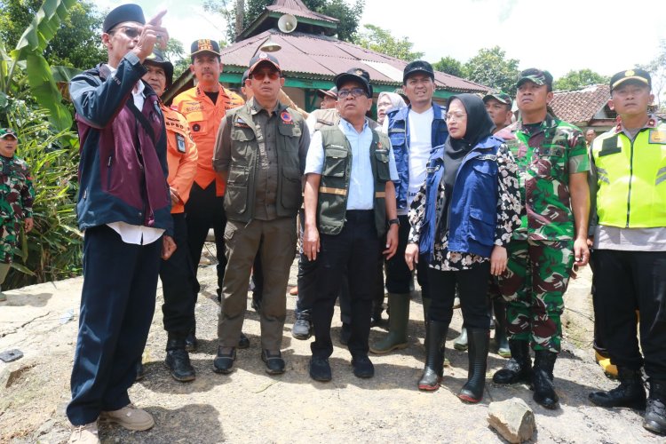 Menteri PMK dan Kepala BNPB Tinjau Lokasi Longsor Situkung