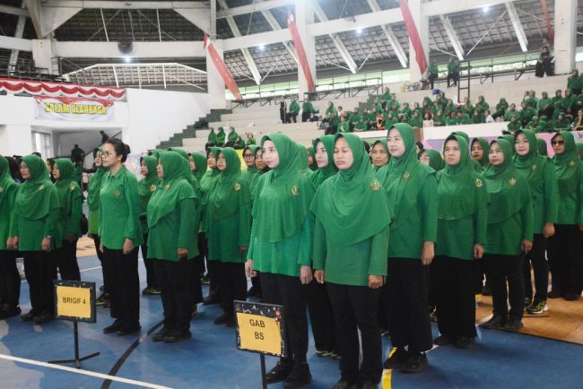 Persit KCK PD IV/Diponegoro Gelar Pertandingan Voli Peringati Hari Ibu 2025