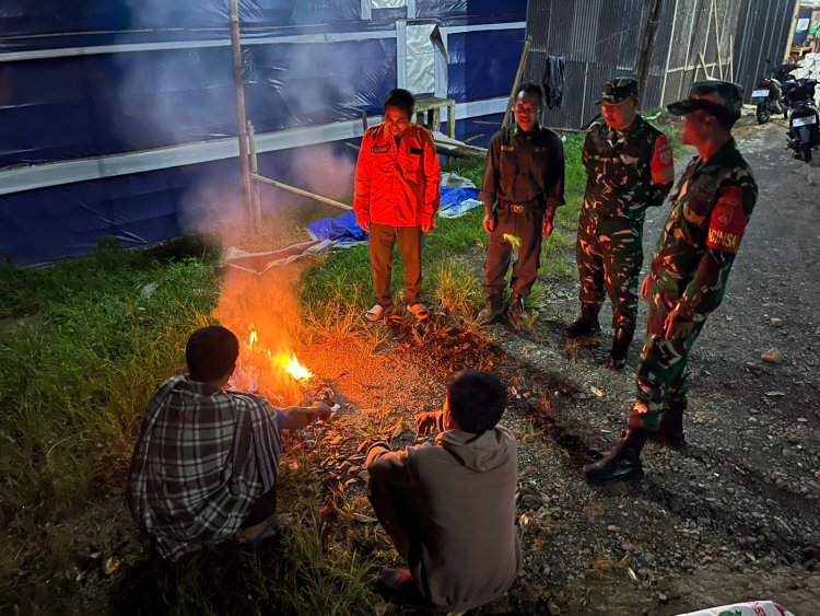 Wujudkan Kepedulian Dalam Menciptakan Kondusifitas Lingkungan Babinsa Patroli Malam