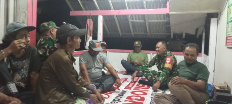 Babinsa Bersama Linmas Laksanakan Patroli Pos Kamling