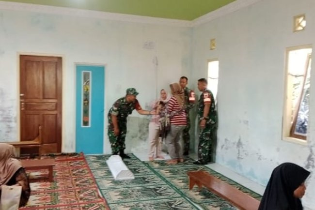 Babinsa Bersama Bidan Desa serta Kader PPKBD laksanakan pendampingan Posyandu Balita