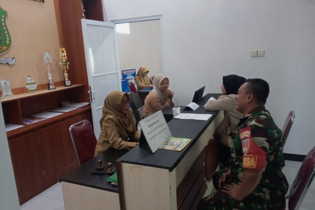 Babinsa Sambangi Kelurahan,Pantau Pelayanan Di Kelurahan