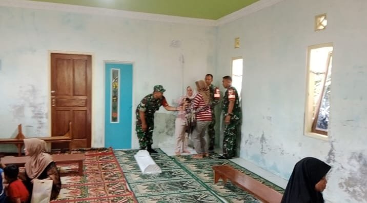 Babinsa Bersama Bidan Desa serta Kader PPKBD laksanakan pendampingan Posyandu Balita