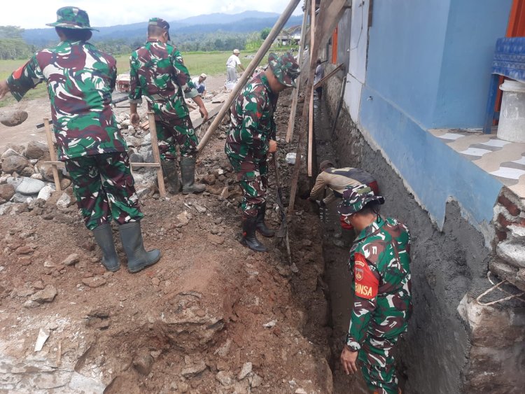 Gorong-gorong Jalan Usaha Tani Amblas, Koramil 03 Wanadadi Turun Tangan