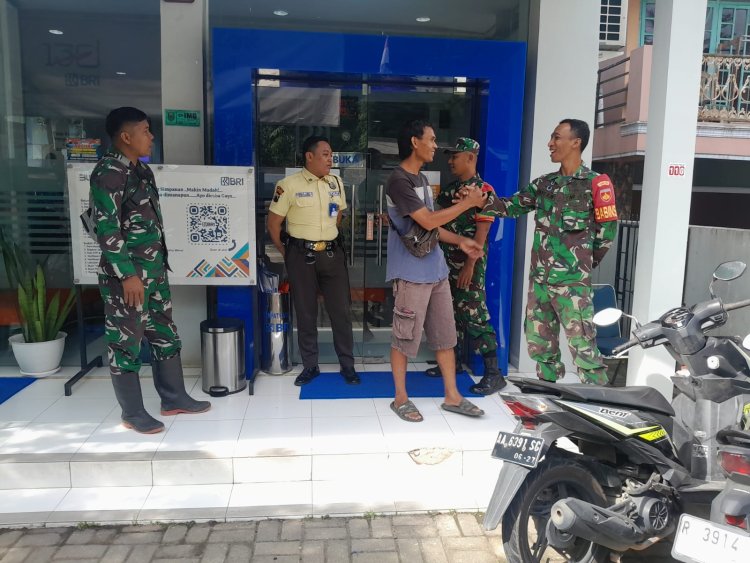 Memberikan Rasa Nyaman dan Aman Babinsa Melaksanakan Patroli