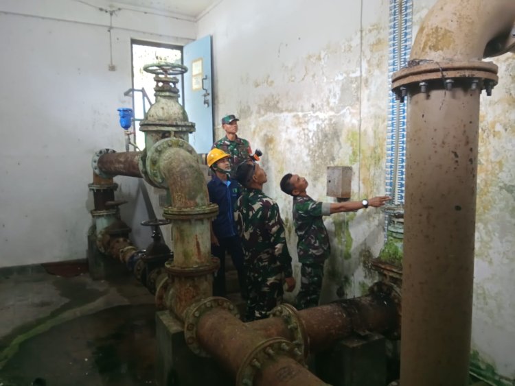 Pastikan Penyaluran Air Bersih Terpenuhi Babinsa Sambangi Kantor Pdam