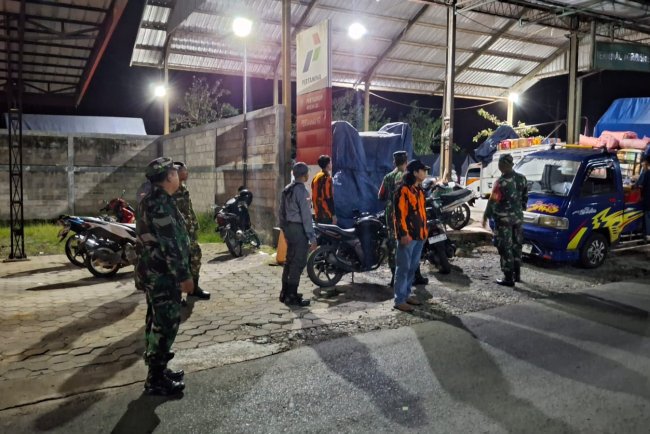 Jaga Keamanan Wilayah  Anggota Koramil 14 Madukara Melaksanakan Patroli