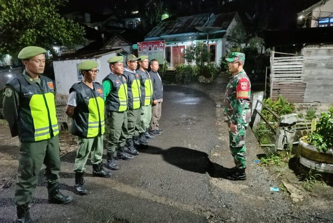 Babinsa Bersama Linmas laksanakan Patroli