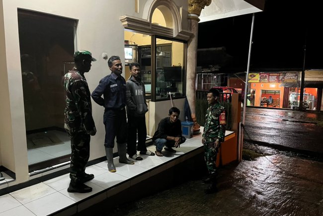 Babinsa Patroli di Wilayah Binaan