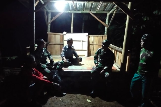 Danposramil Pagedongan bersama satlinmas melaksanakan patroli sistem keamanan lingkungan