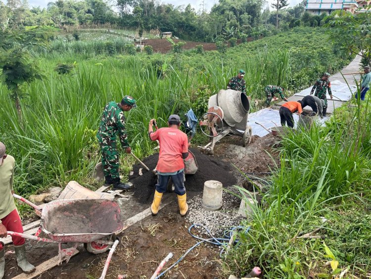 Gotong Royong Koramil 17 Wanayasa Melaksanakan Kerja Bhakti