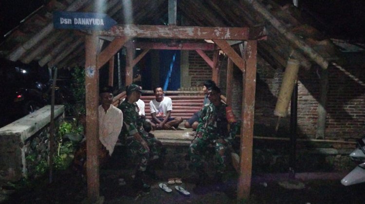 Babinsa Koramil Susukan Patroli Siskamling Cegah Gangguan Kamtibmas