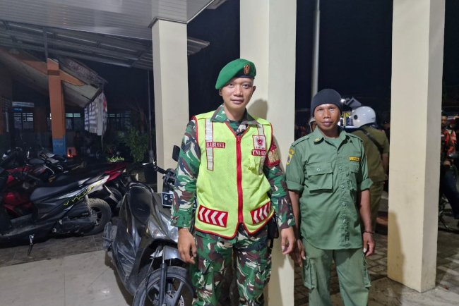 Jaga Kondusivitas Desa, Satgas TMMD Brebes Bersinergi dengan Linmas Cikuya Gelar Patroli Malam