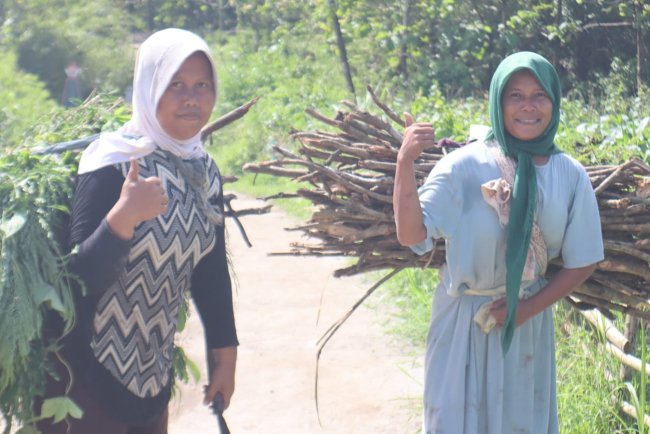 Jarak Lebih Dekat, Itulah Senyum Kebanggaan Petani Cikuya Saat Jalan Baru TMMD Terwujud