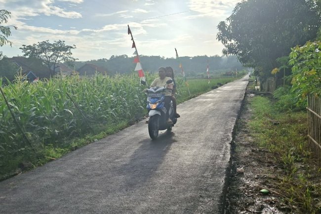 Menghitung Hari Jelang Penutupan, Jalan Rabat Beton TMMD Kodim 0713/Brebes Mulai Ubah Wajah Ekonomi Cikuya