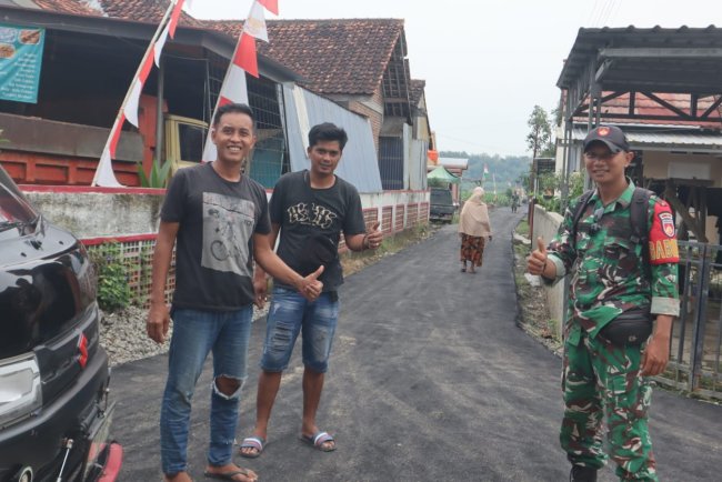Kesaksian Pedagang Asal Mojokerto “Jalan Desa Cikuya Kini Mulus dan Nyaman”