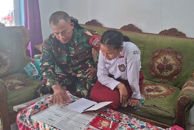 Senyum Terang di Desa Cikuya: Satgas TMMD Pastikan Bantuan KWH Listrik Berfungsi Maksimal