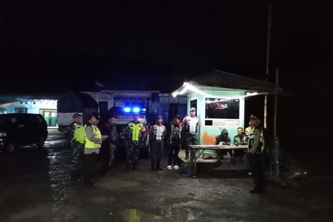 Babinsa Koramil 17 Wanayasa melaksanakan Patroli Malam