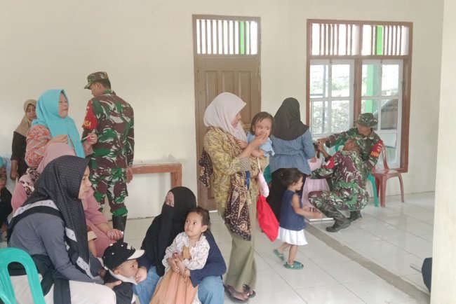 Babinsa melaksanakan pendampingan Posyandu Balita