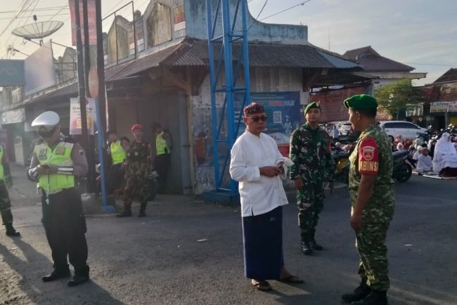 Babinsa Koramil 07 Mandiraja Melaksanakan Pam Fidul Fitri 1447 H