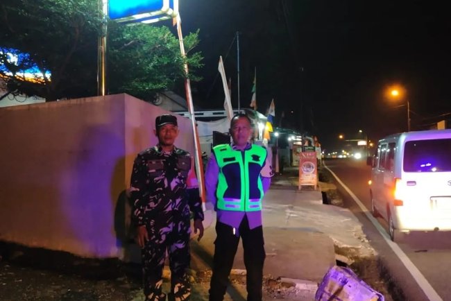 Patroli di Pos Kamling Desa Purwonegoro