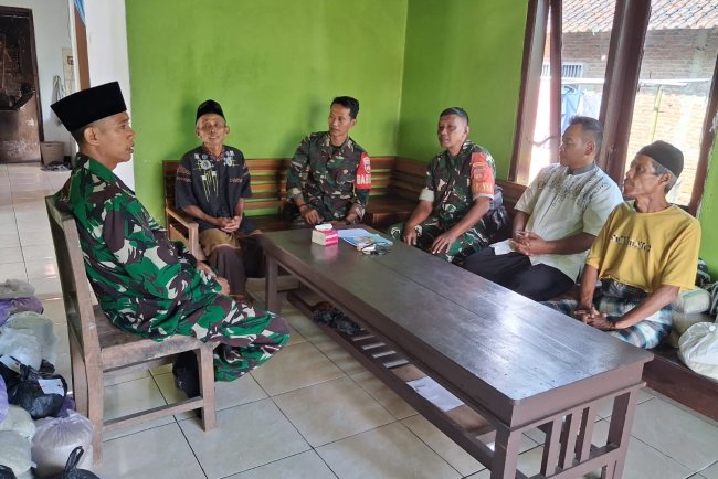 Babinsa Koramil 09 Susukan Komsos Bersama Dengan Tokoh Agama