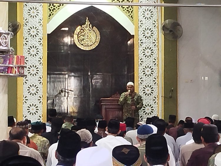 TMMD Reguler ke-127 Brebes, Personel Satgas Beri Siraman Rohani Pasca Tarawih di Desa Cikuya
