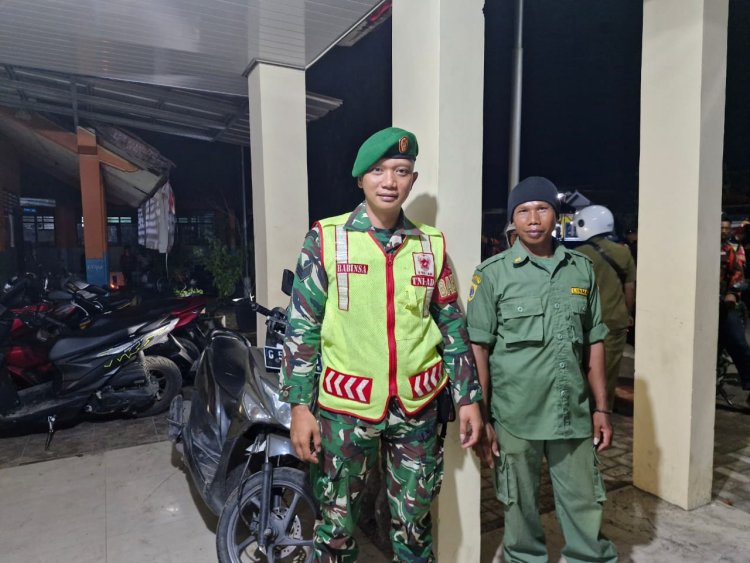 Jaga Kondusivitas Desa, Satgas TMMD Brebes Bersinergi dengan Linmas Cikuya Gelar Patroli Malam