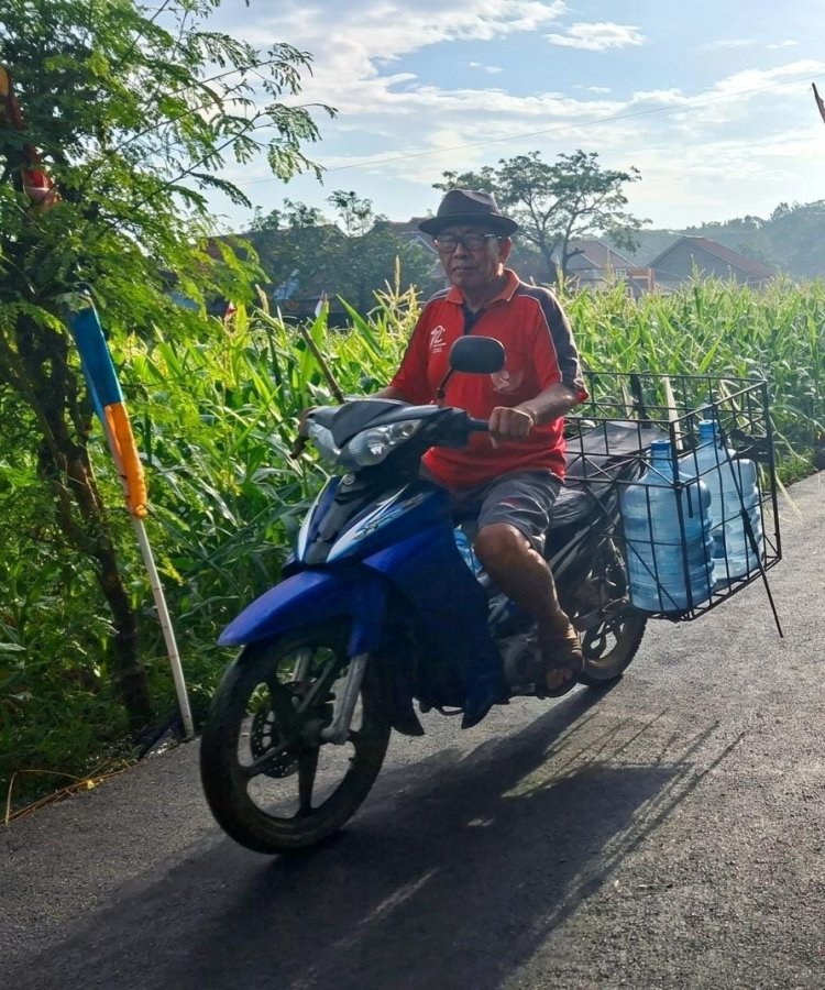 Jalan Rabat Beton TMMD Rampung, Pengusaha Galon Isi Ulang di Cikuya Tak Lagi Panggul Barang