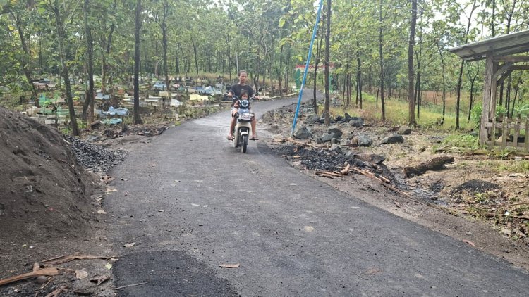 Wajah Baru Desa Cikuya, Jalan Hasil TMMD Jadi Favorit Warga untuk Olahraga Pagi
