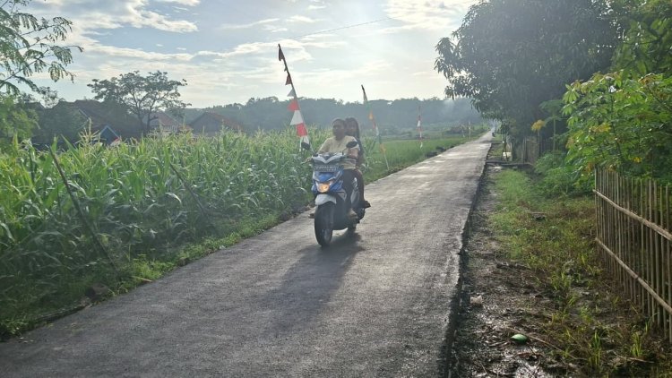 Menghitung Hari Jelang Penutupan, Jalan Rabat Beton TMMD Kodim 0713/Brebes Mulai Ubah Wajah Ekonomi Cikuya