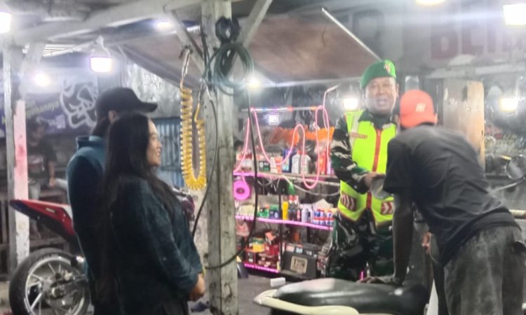 Jaga Kondusivitas Wilayah TMMD, Babinsa Sertu Sodikin Intensifkan Patroli dan Komsos di Desa Cikuya