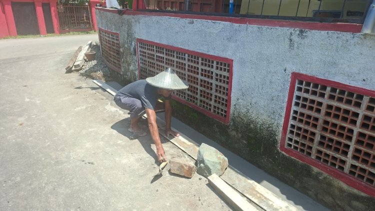 Wujud Syukur, Tukang di Desa Cikuya Sukarela Buat Saluran Air Demi Keawetan Jalan TMMD