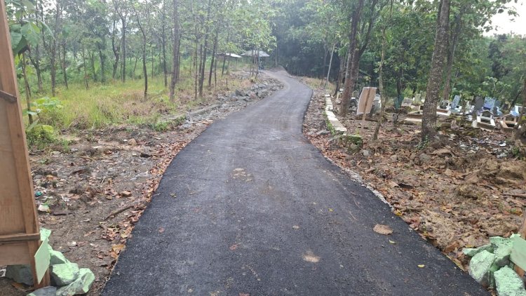 Kado Manis Jelang Penutupan: Pengaspalan Jalan TMMD di Desa Cikuya Rampung 100 Persen