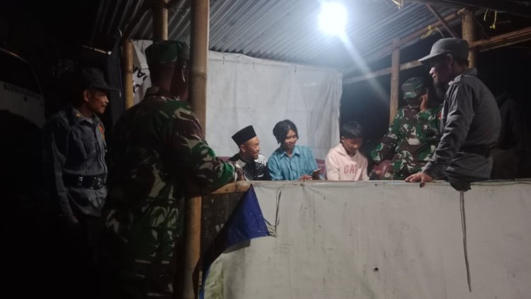 Babinsa Melaksanakan Patroli Siskamling Bersama Linmas Dan Warga