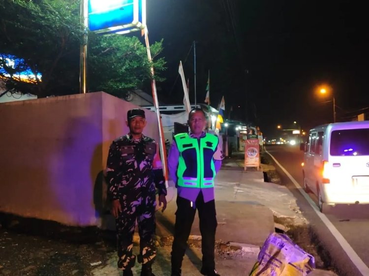 Patroli di Pos Kamling Desa Purwonegoro