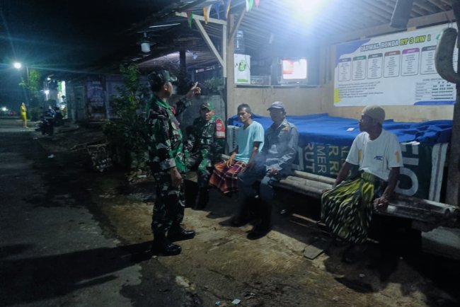 Koramil 07 Mandiraja melaksanakan Patroli malam bersama Linmas dan Kokam