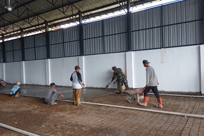 Babinsa Koramil 03 Wanadadi Dampingi Pembangunan KDKMP Desa Karangkemiri