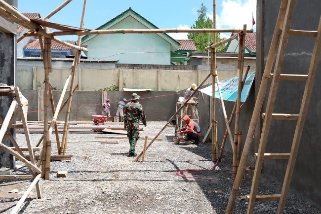 Pembangunan KDKMP Desa Pakelen Masuki Tahap Lanjutan Pengacian Dinding