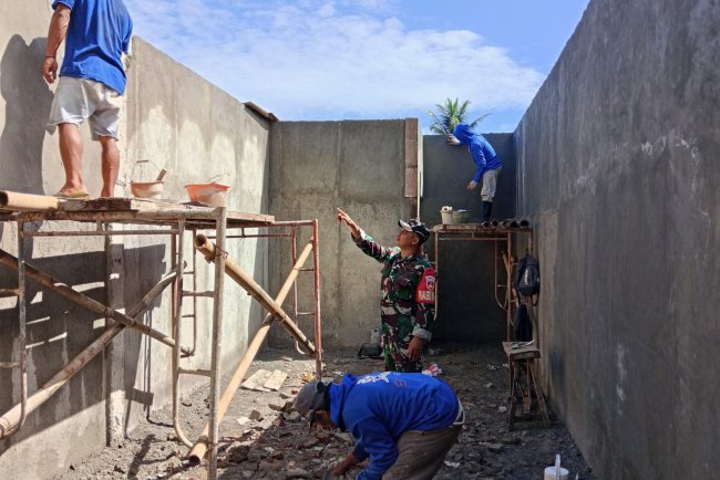 Babinsa Koramil 07 Mandiraja Awasi Progres Pembangunan KDKMP di Desa Somawangi