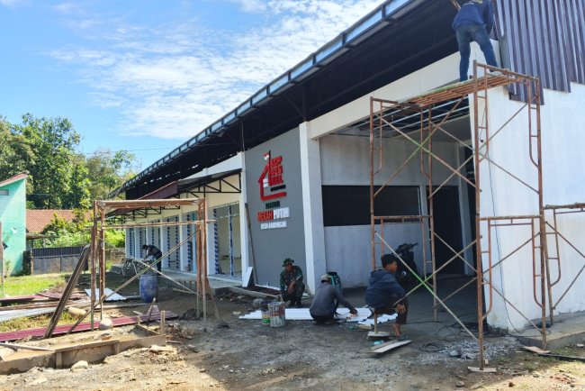 Di Balik Rangka Atap KDKMP Bandingan Semangat Gotong Royong Terus Terjaga