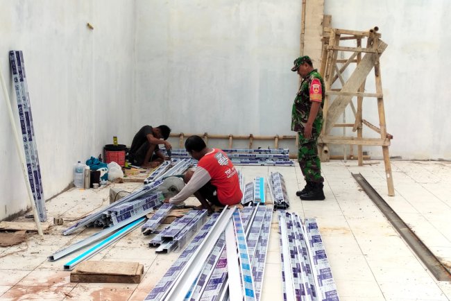 Sentuhan Detail di Setiap Sudut Babinsa Dampingi Finishing KDKMP Parakancanggah