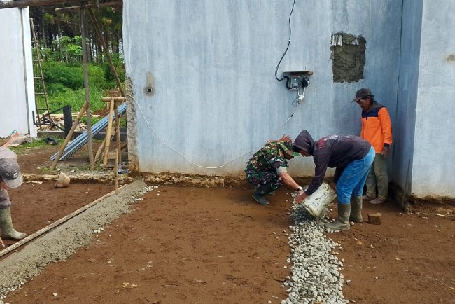 Babinsa Dampingi Progres Pembangunan KDKMP Desa Karangondang